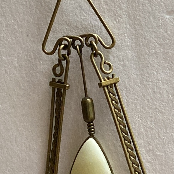 Brass exotic earrings with cream coloured insert stone - Picture 6 of 8